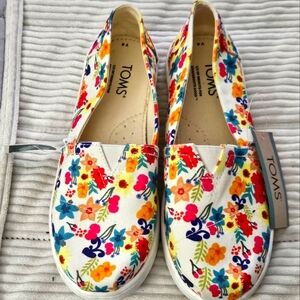 TOMS Floral Slip-On Shoes Size 4Y Girls NWT